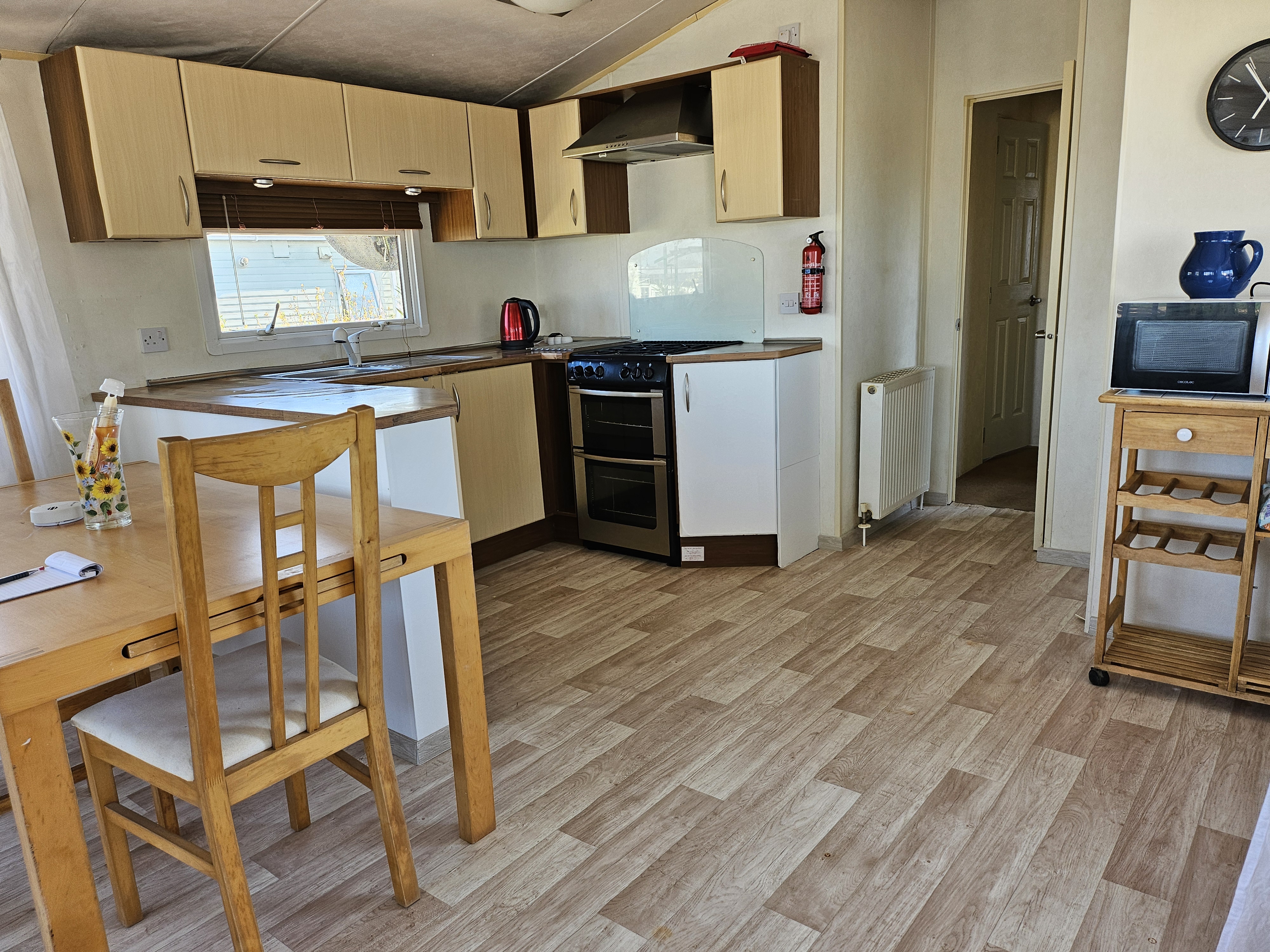 17 Kitchen 1